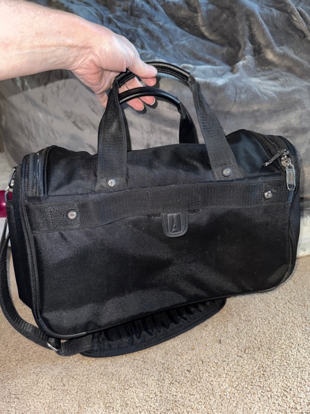 Travelpro crew deluxe carryon bag - Picture 4 of 9